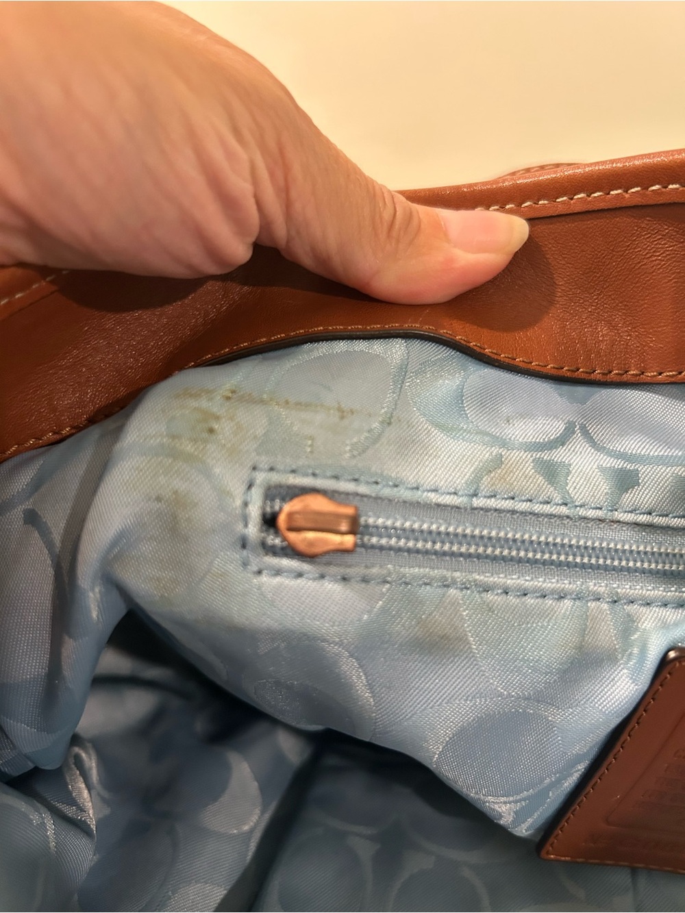 Coach GiGi #F12888 Vintage Coach Shoulder bag in Excellent Condition - Picture 15 of 16